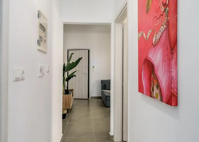 Mirabilia Center * Retimno